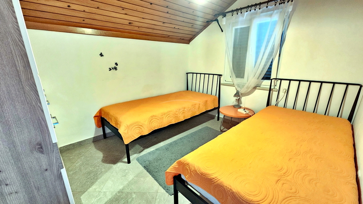 Samostojna hiša v Okrugu Donjem/Čiovo na izjemni lokaciji, drugi vrsti od morja